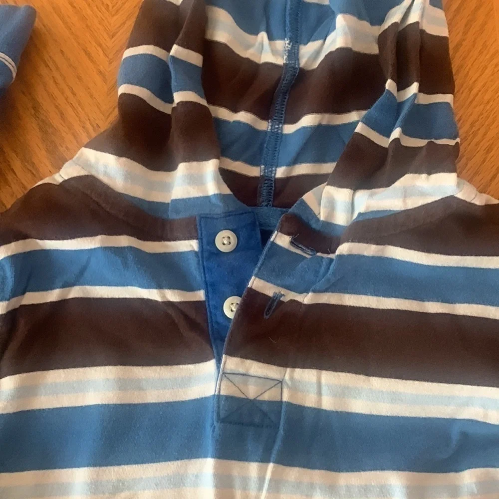 OSHKOSH B’gosh long sleeve shirt with hood
